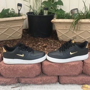 Jewel Black Metallic Gold Air Force 1